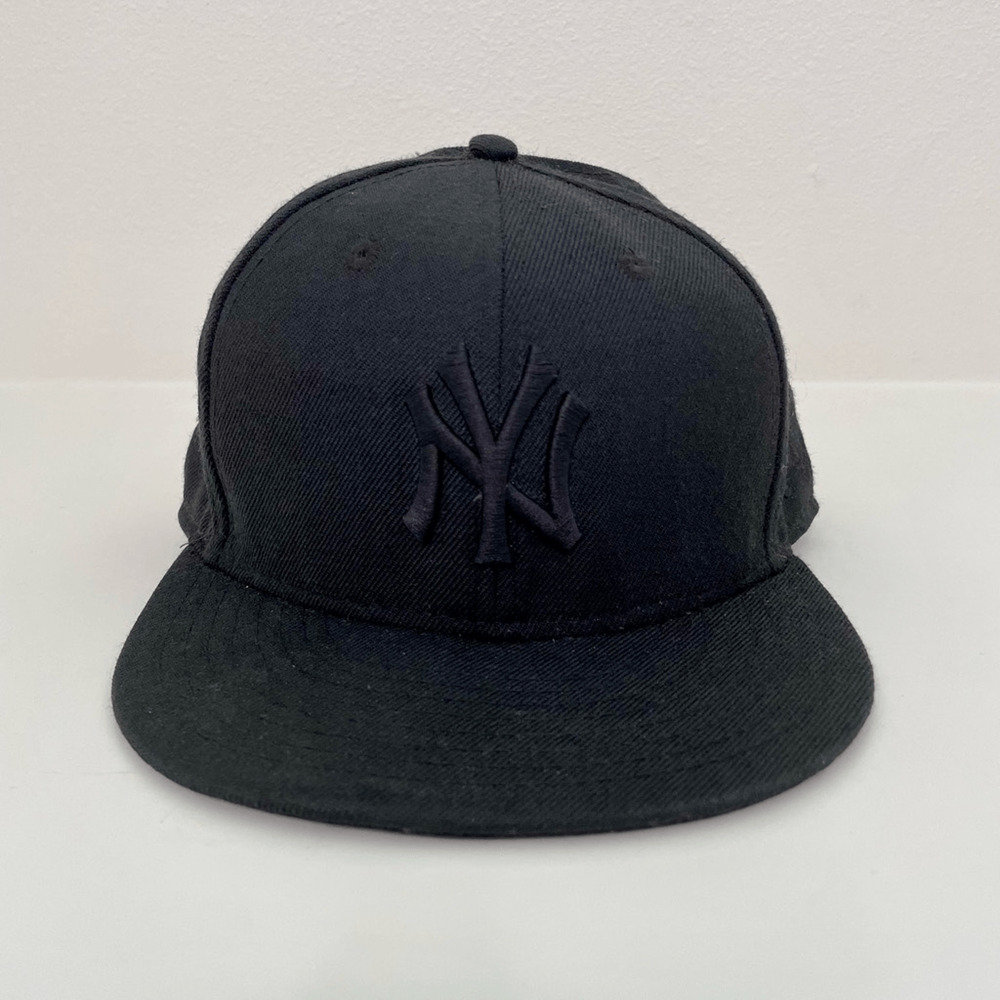 New York Yankees All Black 9Fifty New Era MLB Baseball Hat Men's size 7 3/8